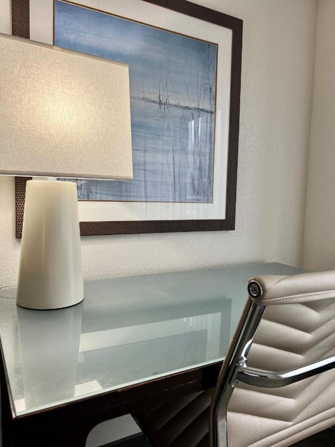 Holiday Inn Virginia Beach - Norfolk By Ihg Exterior photo