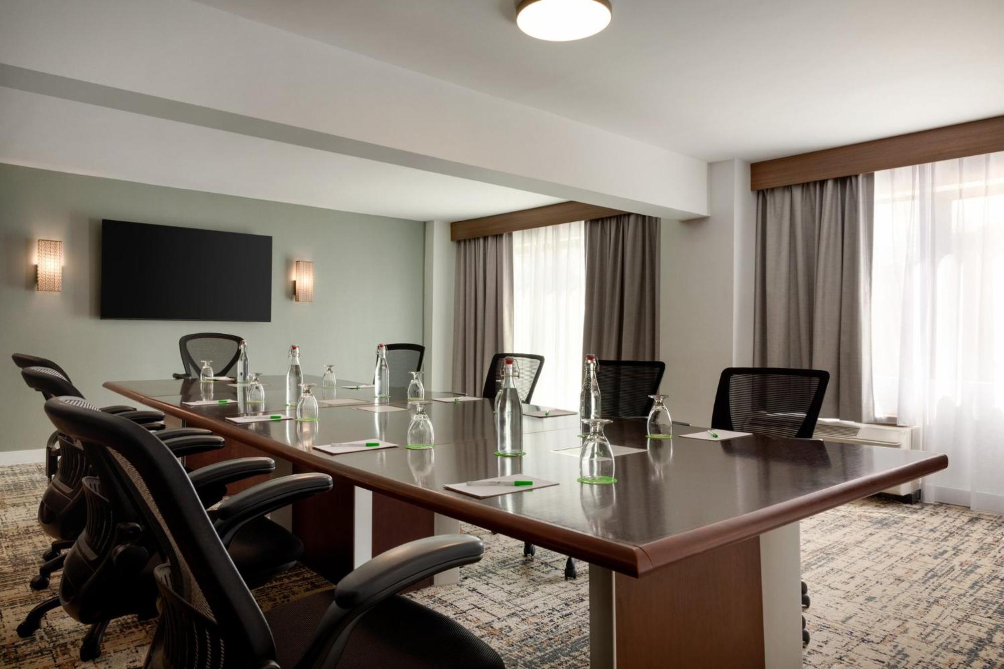Holiday Inn Virginia Beach - Norfolk By Ihg Exterior photo