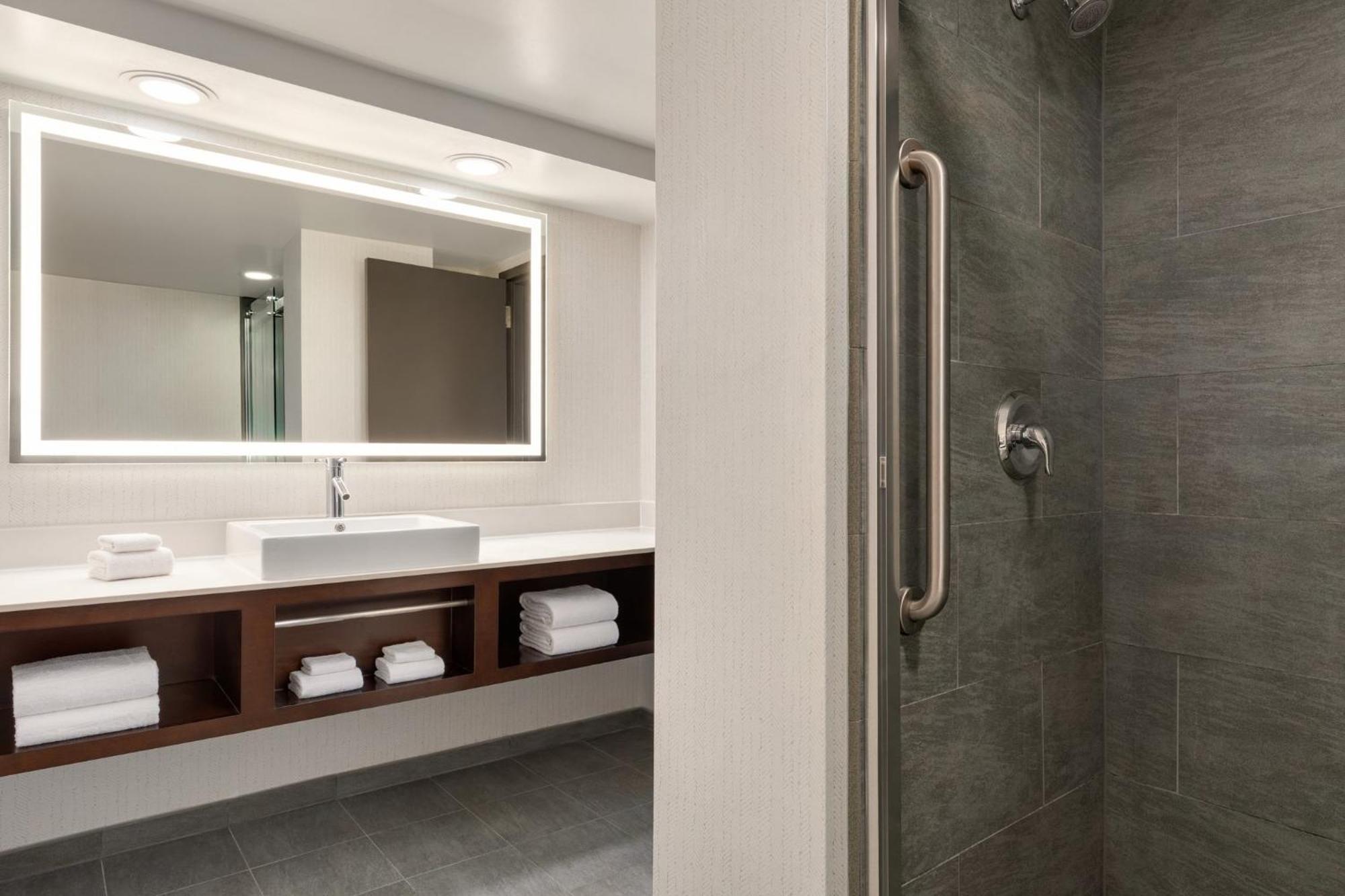 Holiday Inn Virginia Beach - Norfolk By Ihg Exterior photo