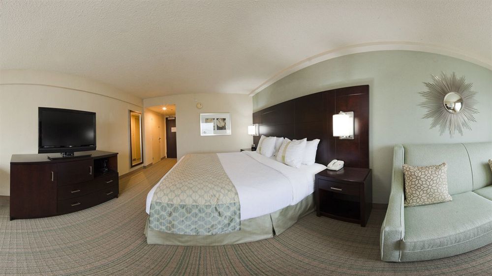 Holiday Inn Virginia Beach - Norfolk By Ihg Exterior photo